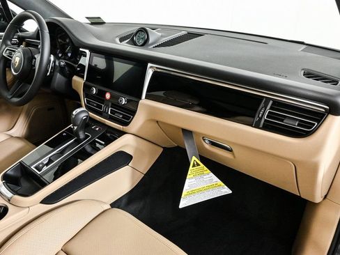 Used 2026 Porsche Macan image 25
