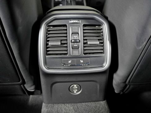 Certified 2023 Porsche Macan AWD/4WD image 40