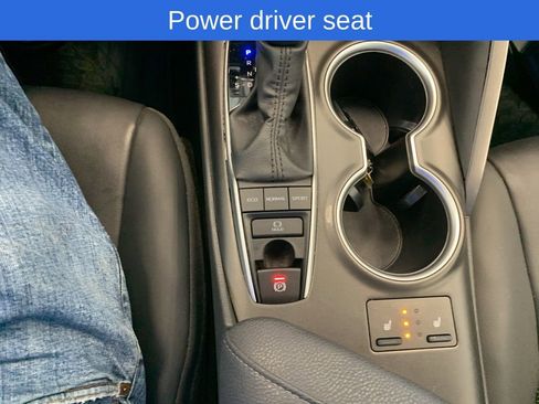 Used 2023 Toyota Camry XLE image 8