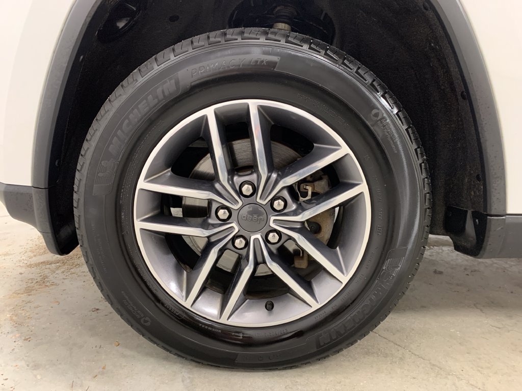 Used 2020 Jeep Grand Cherokee Limited AWD/4WD image 2