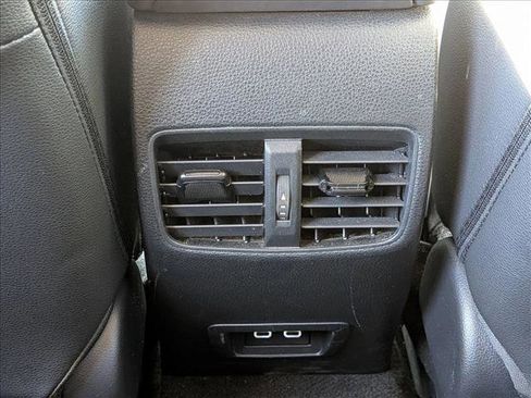 Used 2024 Toyota Corolla Cross XLE image 15