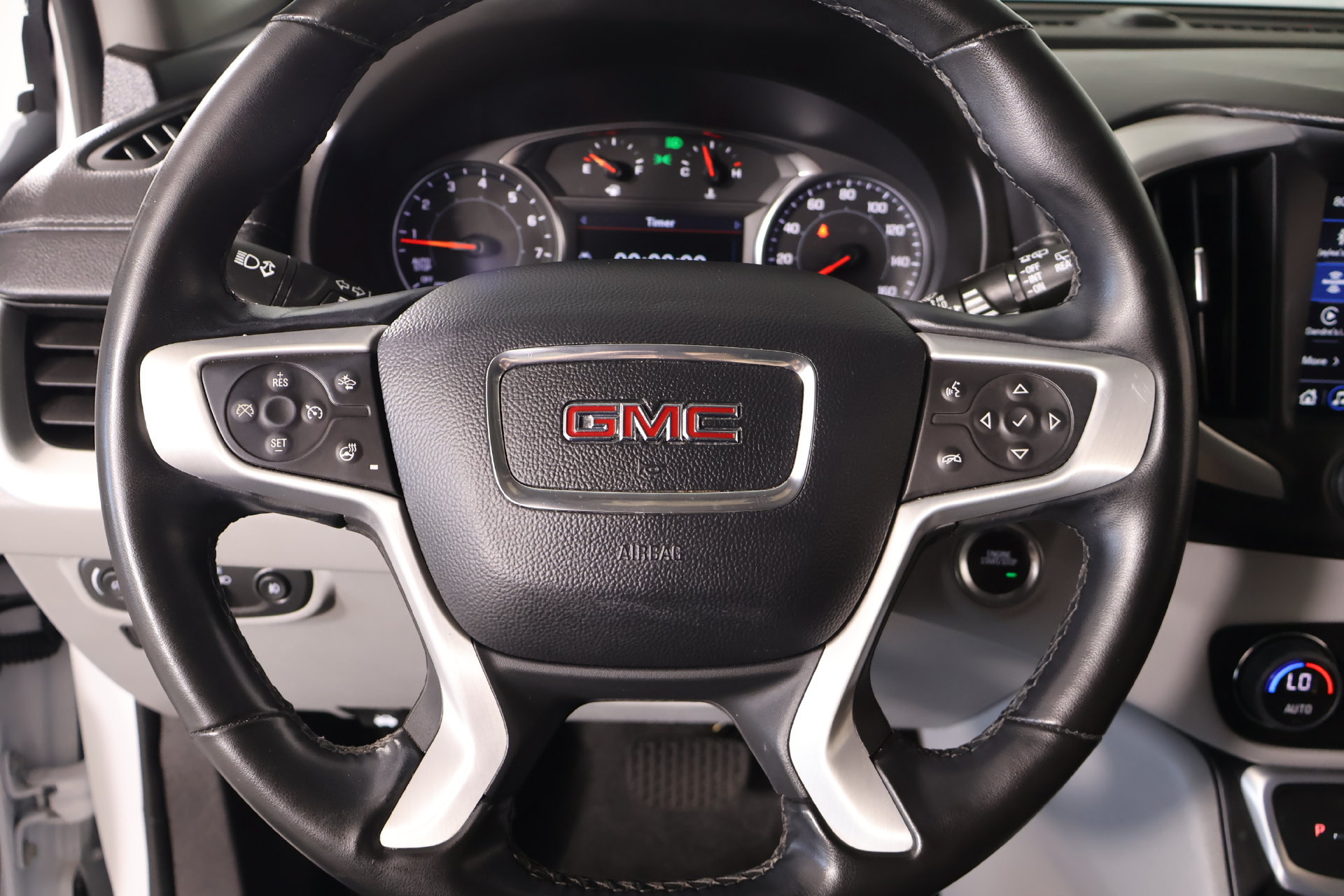 Used 2024 GMC Terrain SLT FWD image 3