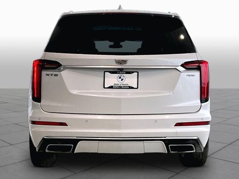 Used 2021 Cadillac XT6 Premium Luxury FWD image 4
