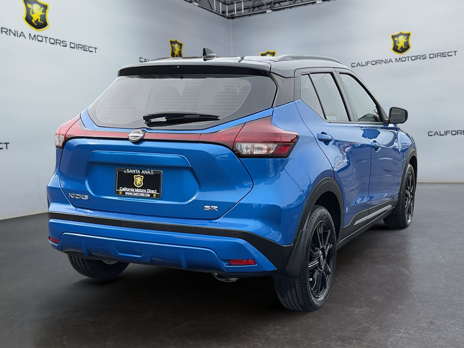 Used 2023 Nissan Kicks SR w/ SR Premium Package FWD image 5