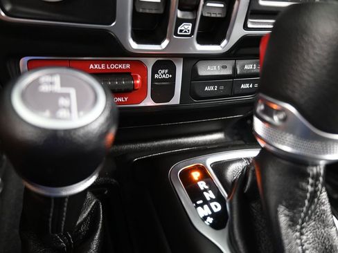 Used 2024 Jeep Gladiator Sport image 25