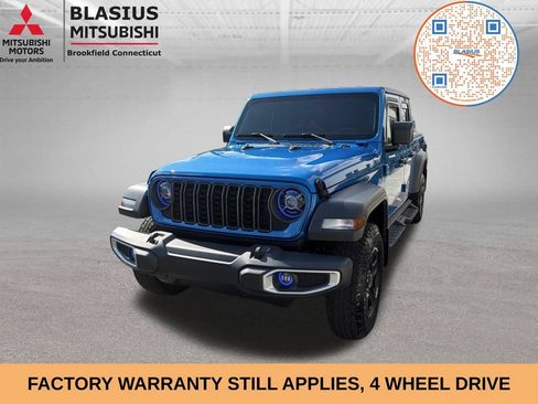 Used 2024 Jeep Gladiator Sport AWD/4WD image 3