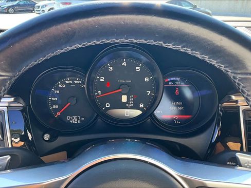 Used 2018 Porsche Macan AWD/4WD image 25