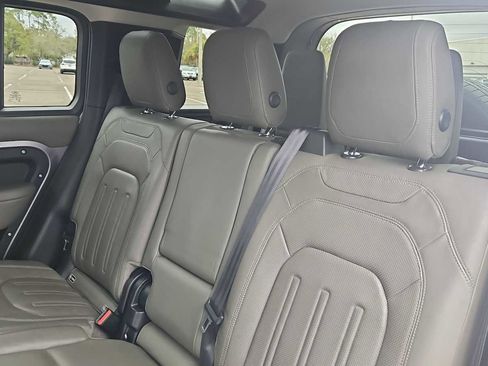 Used 2020 Land Rover Defender 110 HSE image 26