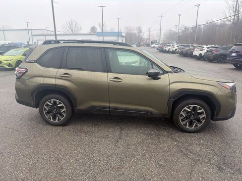 Used 2025 Subaru Forester Premium image 2