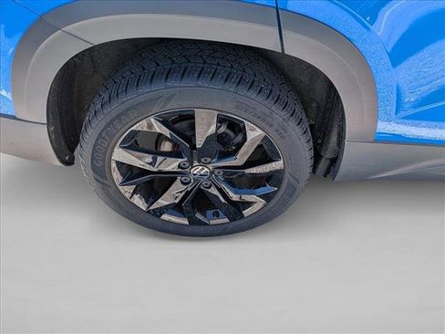 Used 2024 Volkswagen Taos SE w/ Panoramic Sunroof Package FWD image 9