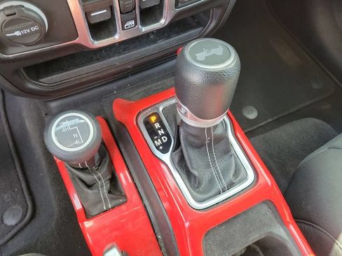 Used 2021 Jeep Wrangler Unlimited Sahara AWD/4WD image 15