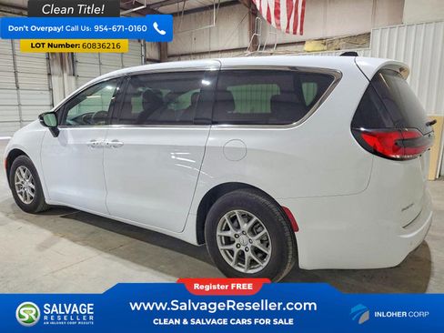 Used 2026 Chrysler Pacifica Select FWD image 3