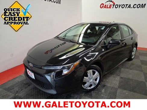 Used 2021 Toyota Corolla LE image 1