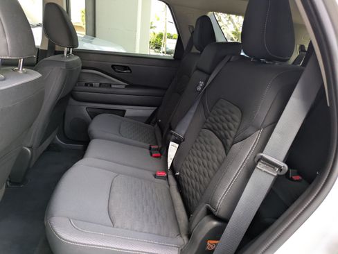 Used 2025 Nissan Pathfinder SV AWD/4WD image 16