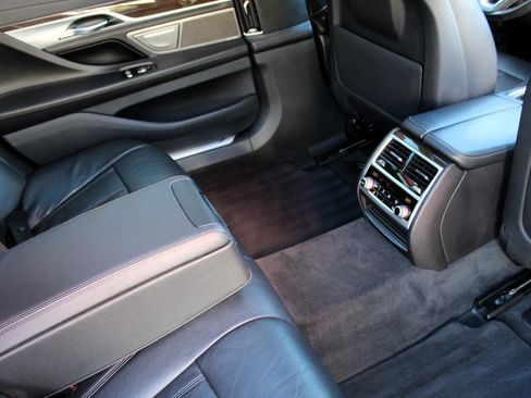 Used 2019 BMW 740i w/ Cold Weather Package RWD image 23