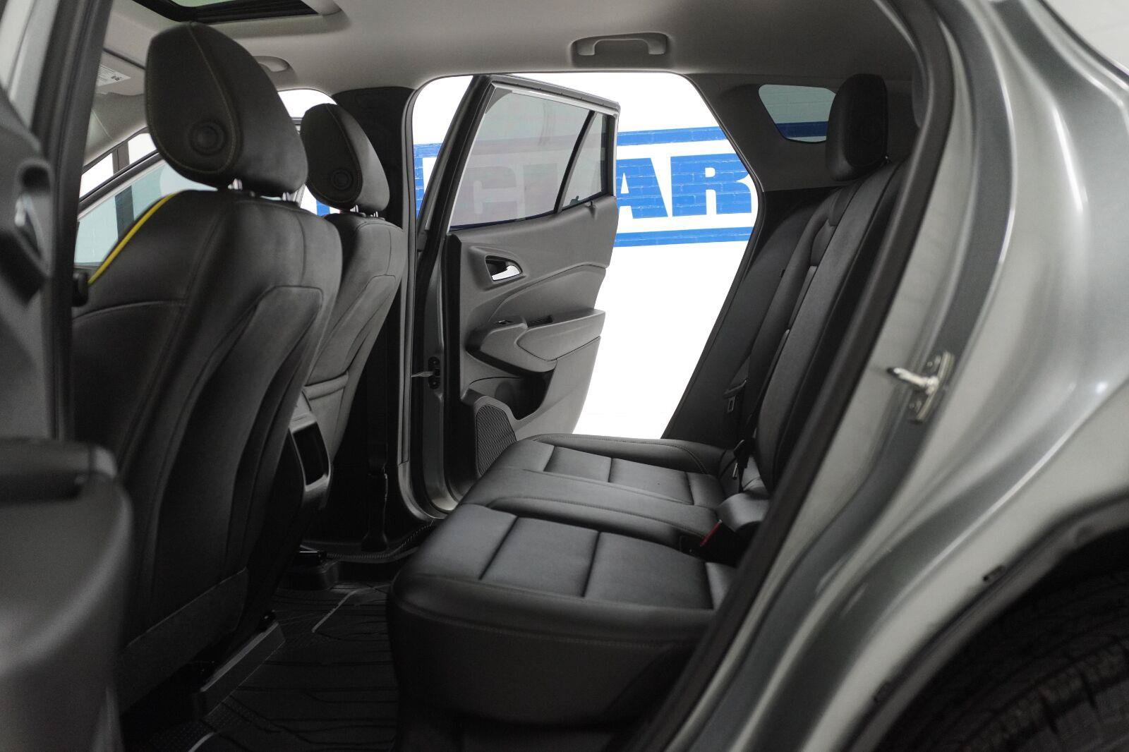 Used 2025 Chevrolet Trax ACTIV w/ Sunroof Package FWD image 25