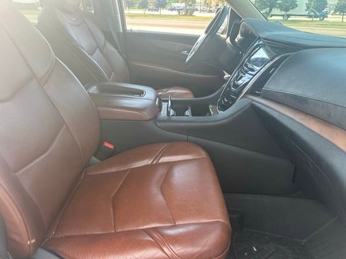 Used 2019 Cadillac Escalade ESV Luxury image 17