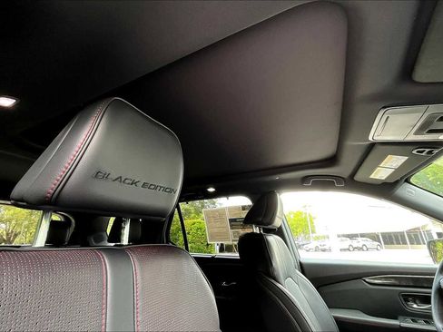 Used 2025 Honda Pilot Black Edition image 23