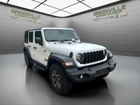 Used 2025 Jeep Wrangler Unlimited Sport AWD/4WD image 3