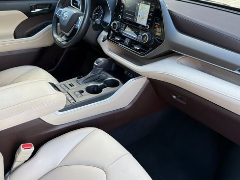 Used 2022 Toyota Highlander XLE image 20