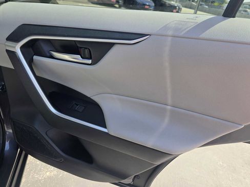 Used 2022 Toyota RAV4 XLE Premium image 13