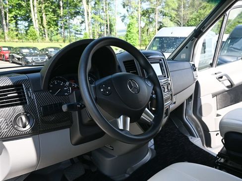 Used 2014 Mercedes-Benz Sprinter 3500 image 6