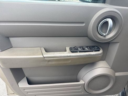 Used 2007 Dodge Nitro SXT RWD image 33