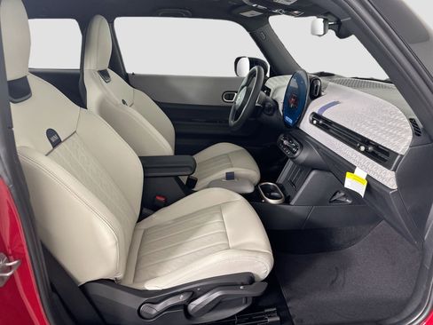 Used 2025 MINI Cooper 2-Door Hardtop image 27