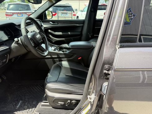 Used 2024 Jeep Grand Cherokee Limited 4xe AWD/4WD image 11