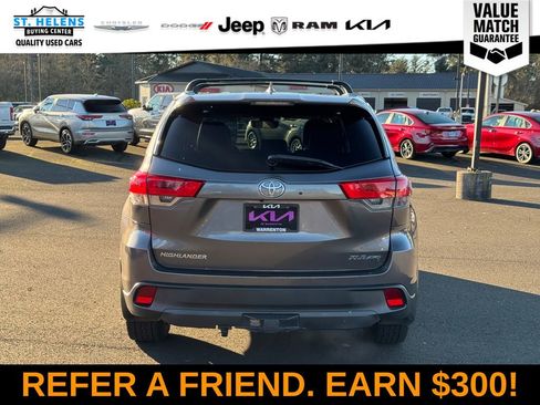 Used 2018 Toyota Highlander XLE image 5