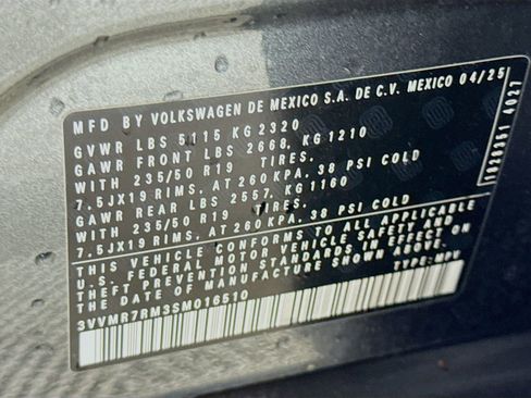 Used 2025 Volkswagen Tiguan SE w/ Panoramic Sunroof Package AWD/4WD image 30