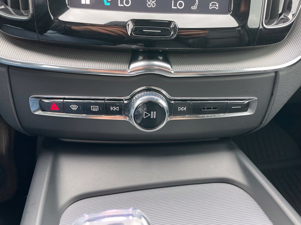 Used 2024 Volvo XC60 B5 Ultimate w/ Protection Package Premier AWD/4WD image 11