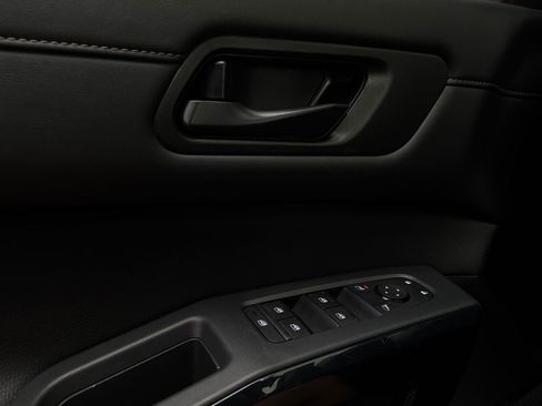 Used 2025 Nissan Pathfinder SV FWD image 22
