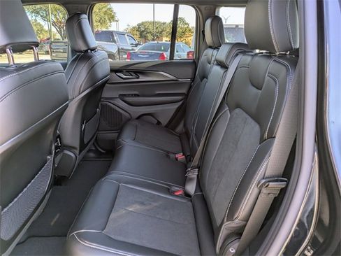 New 2025 Jeep Grand Cherokee Altitude image 11