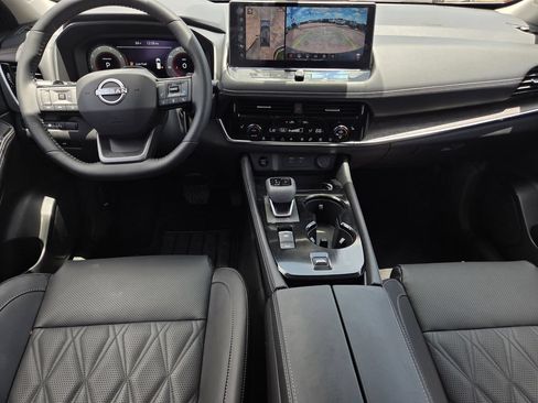 Used 2025 Nissan Rogue Platinum w/ Tech Package FWD image 8