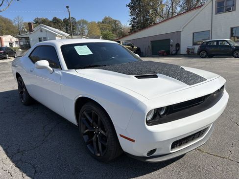 Used 2020 Dodge Challenger SXT w/ Blacktop Package image 7