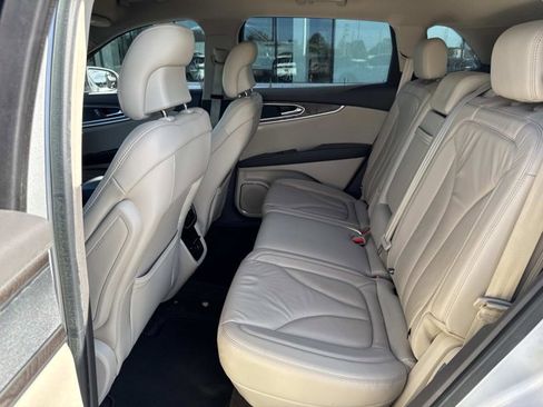 Used 2017 Lincoln MKX Select image 17