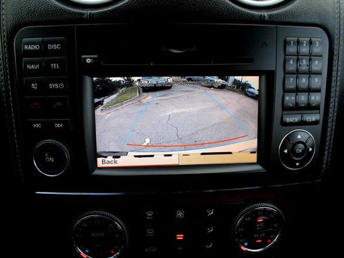 Used 2012 Mercedes-Benz GL 550 4MATIC image 16