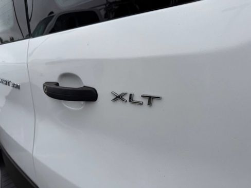 Used 2023 Ford Transit 350 XLT RWD image 5