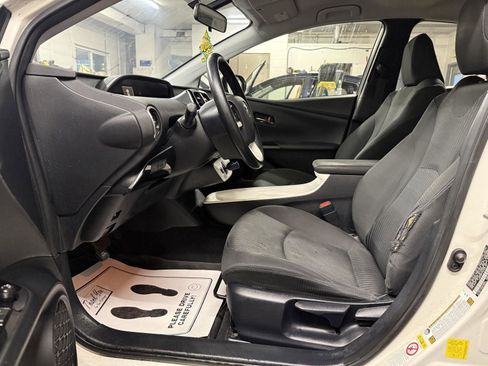 Used 2016 Toyota Prius Two image 12