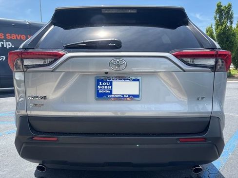 Used 2019 Toyota RAV4 LE FWD image 6