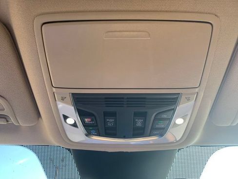 Used 2022 Acura MDX w/ Technology Package AWD/4WD image 38
