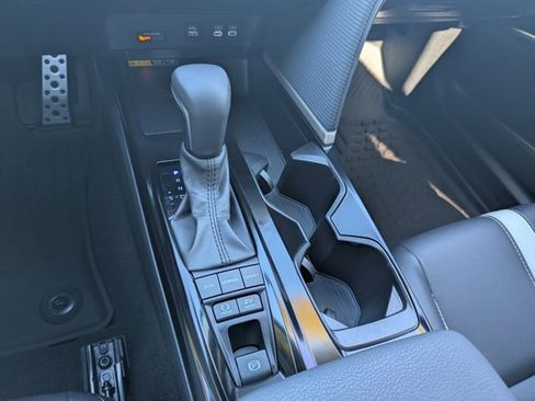 Used 2025 Toyota Camry SE image 26