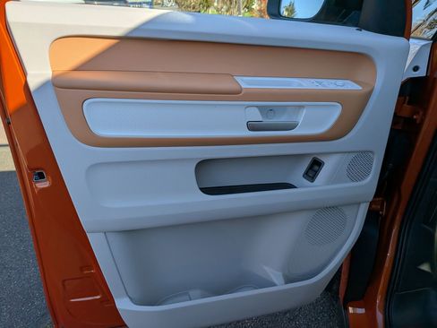 New 2025 Volkswagen ID. Buzz Pro S Plus image 9