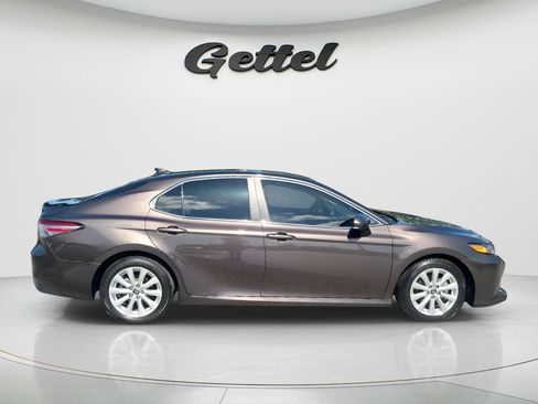 Used 2019 Toyota Camry LE FWD image 4
