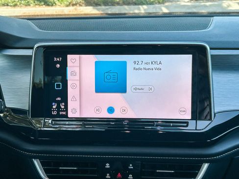 Used 2024 Volkswagen Atlas Cross Sport SE FWD image 15