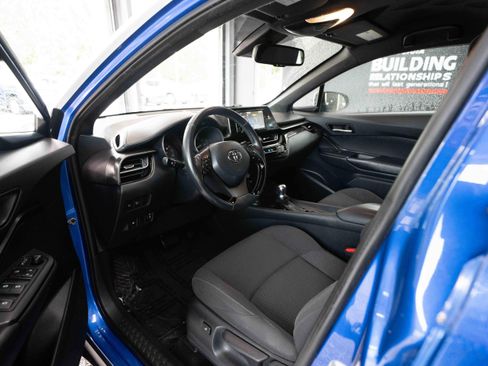 Used 2018 Toyota C-HR XLE FWD image 8