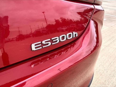 Used 2025 Lexus ES 300h w/ Premium Package image 10