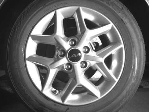 Used 2025 Kia Soul LX w/ LX Technology Package FWD image 14