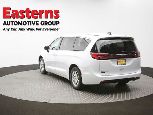 Used 2023 Chrysler Pacifica Touring-L image 64